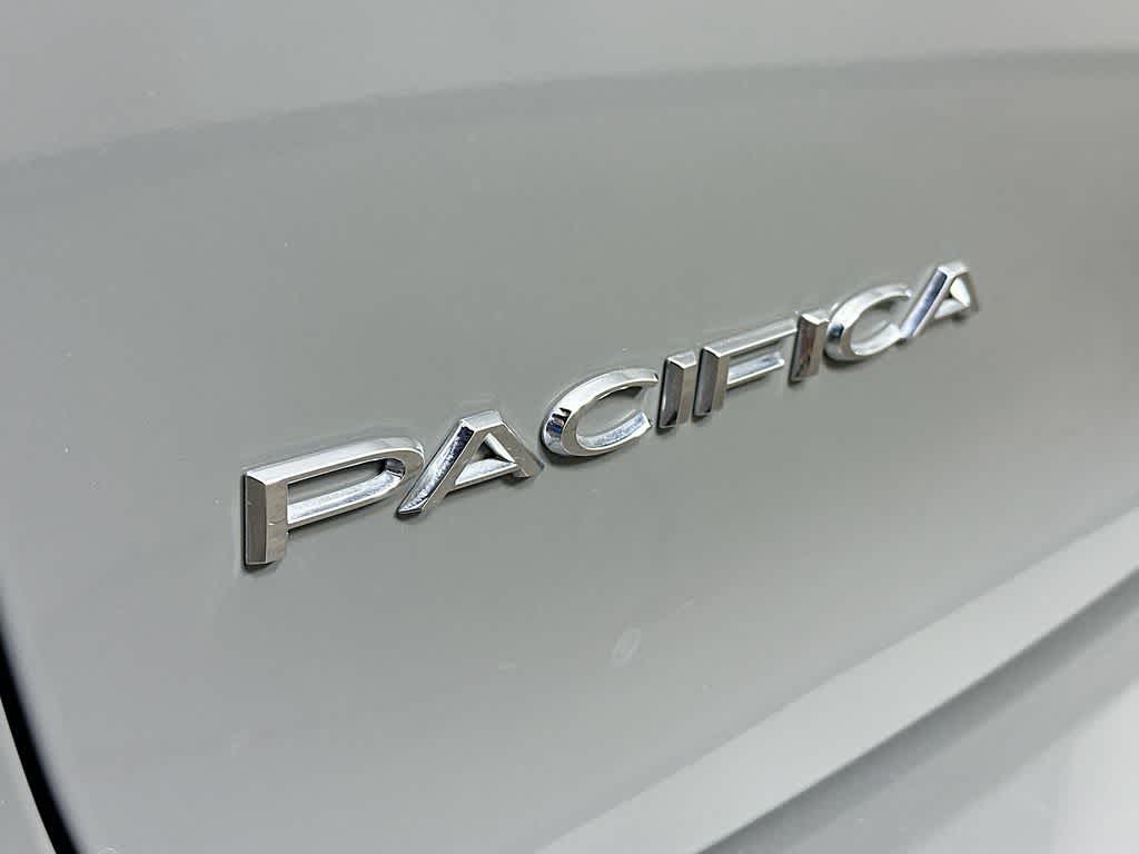 Thumbnail: 2022 Chrysler Pacifica - 7