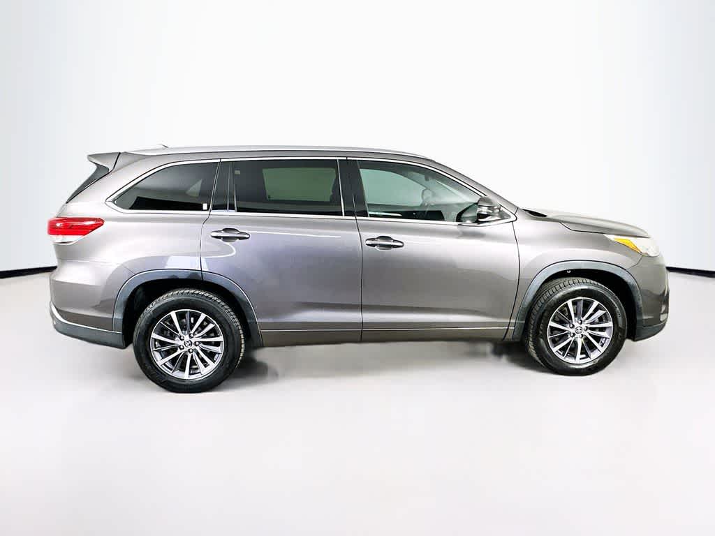 Thumbnail: 2017 Toyota Highlander - 26