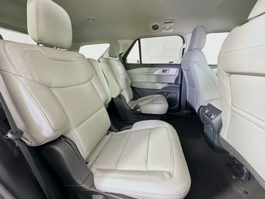 Thumbnail: 2025 Ford Explorer - 32