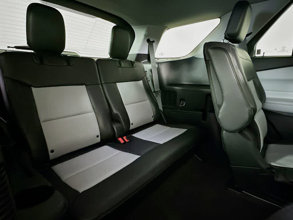 Thumbnail: 2022 Ford Explorer - 32