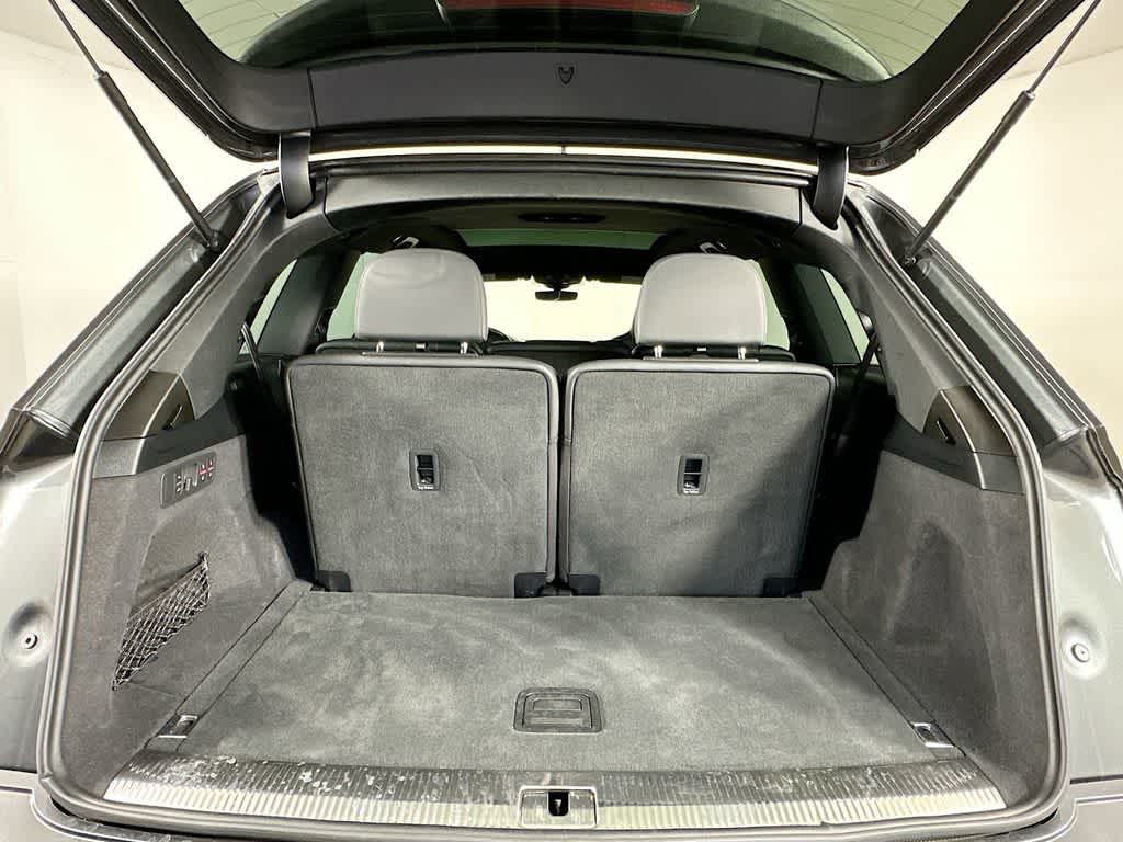 Thumbnail: 2021 Audi SQ7 - 21