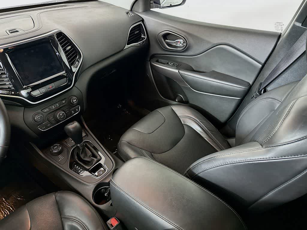 Thumbnail: 2019 Jeep Cherokee - 11