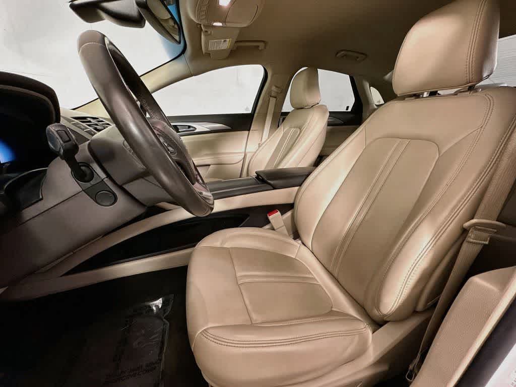 Thumbnail: 2020 Lincoln MKZ - 12