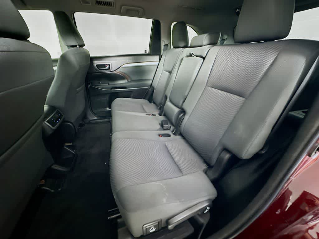 Thumbnail: 2018 Toyota Highlander - 14