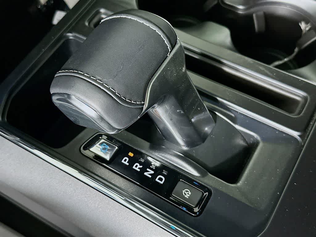 2025 Ford F-150 Lightning Flash 16