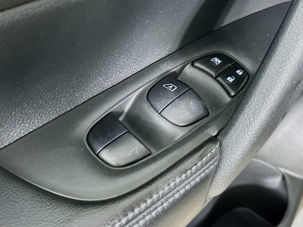 Thumbnail: 2016 Nissan Rogue - 30