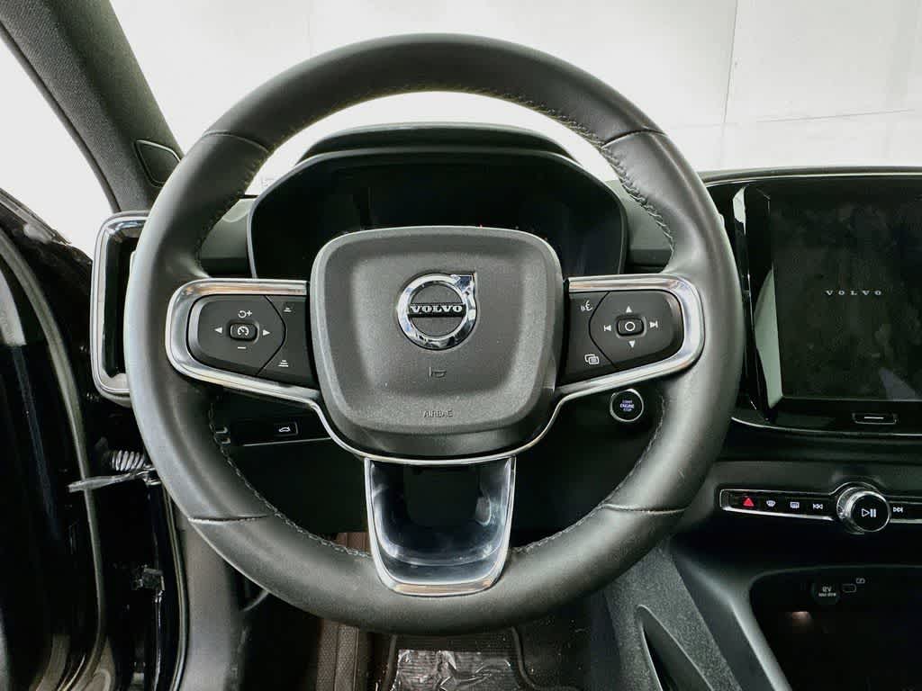 Thumbnail: 2023 Volvo XC40 - 16