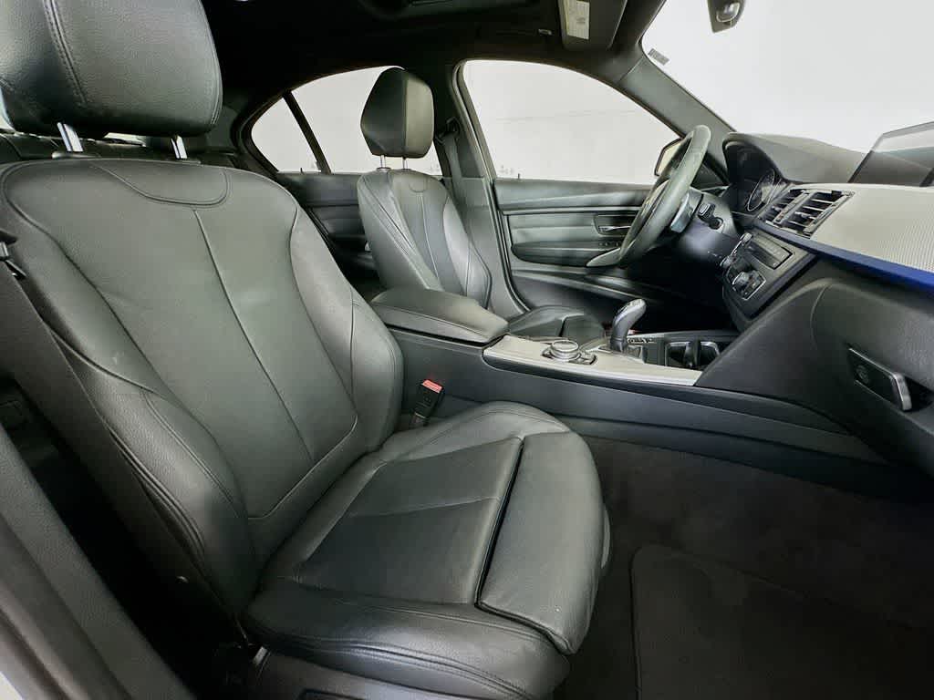 Thumbnail: 2015 BMW 3 Series - 15