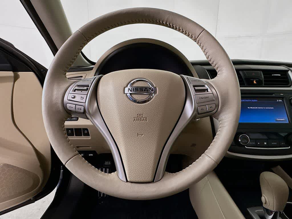 Thumbnail: 2017 Nissan Altima - 16