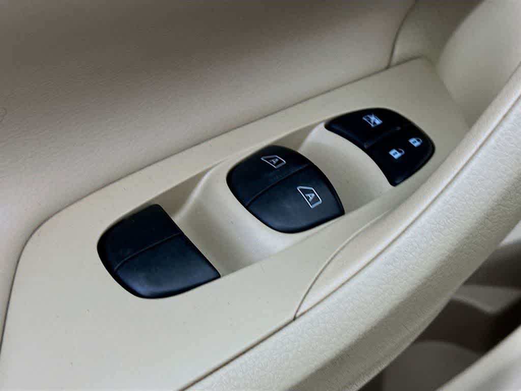 Thumbnail: 2017 Nissan Altima - 29