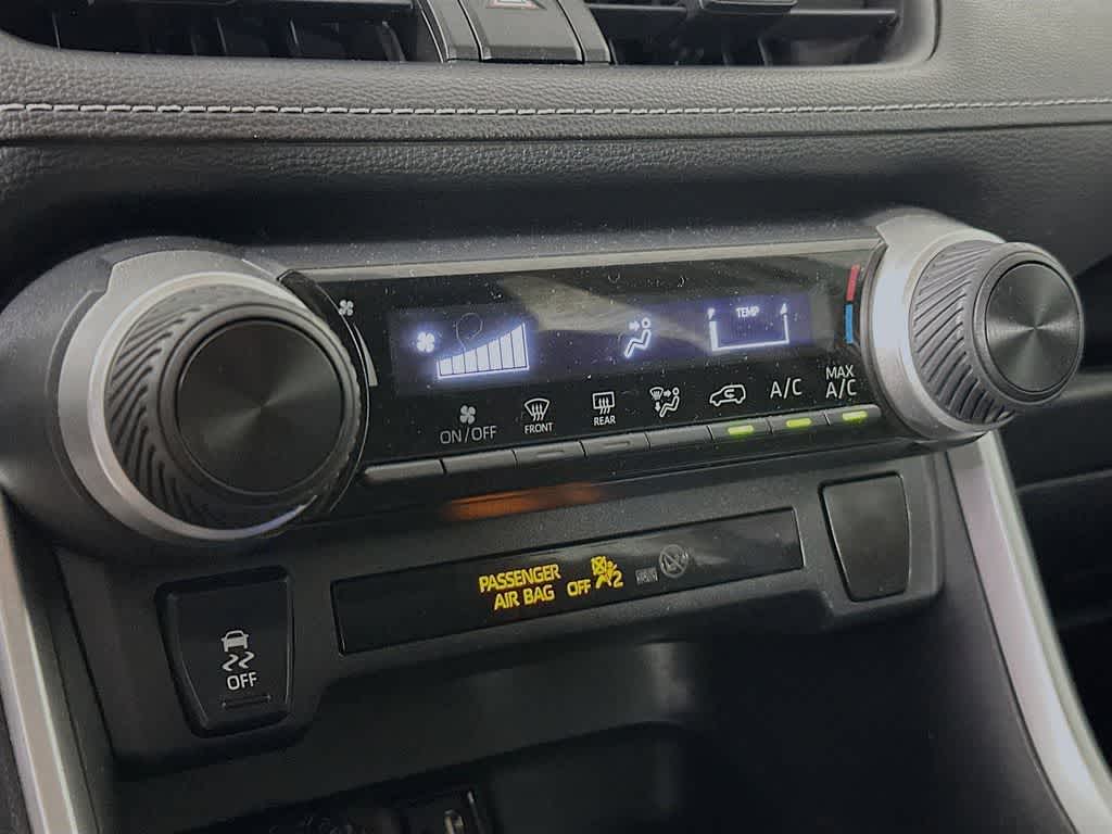 Thumbnail: 2019 Toyota RAV4 - 17