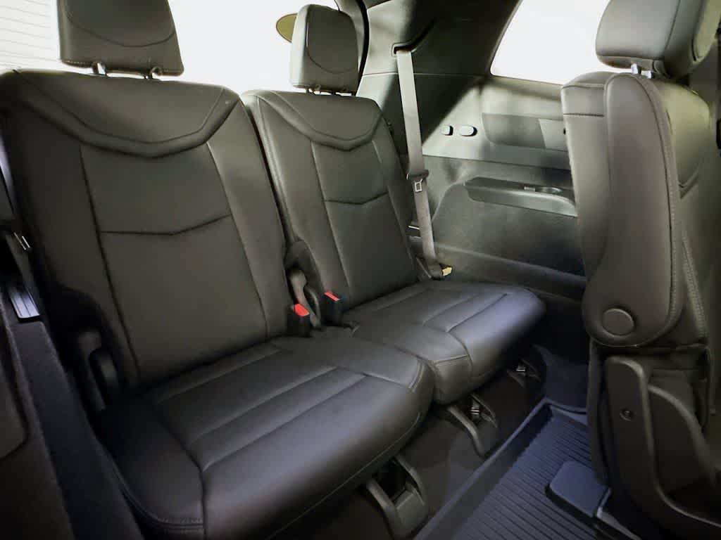 Thumbnail: 2025 Cadillac XT6 - 32