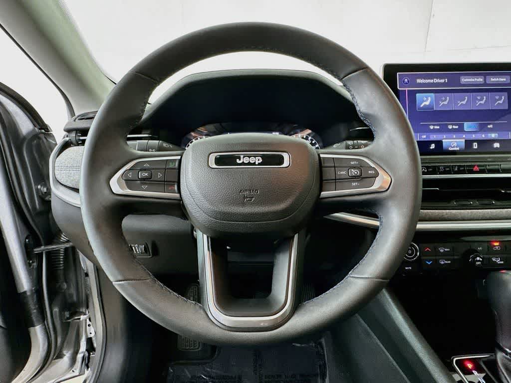 Thumbnail: 2022 Jeep Compass - 16