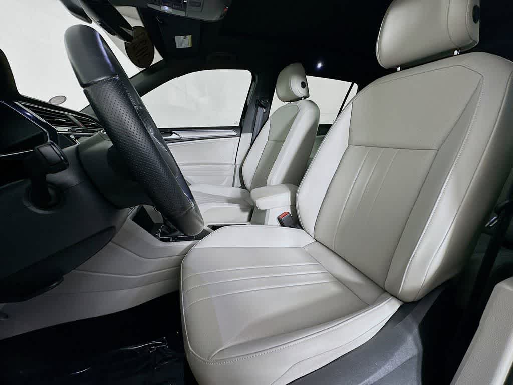 Thumbnail: 2023 Volkswagen Tiguan - 12