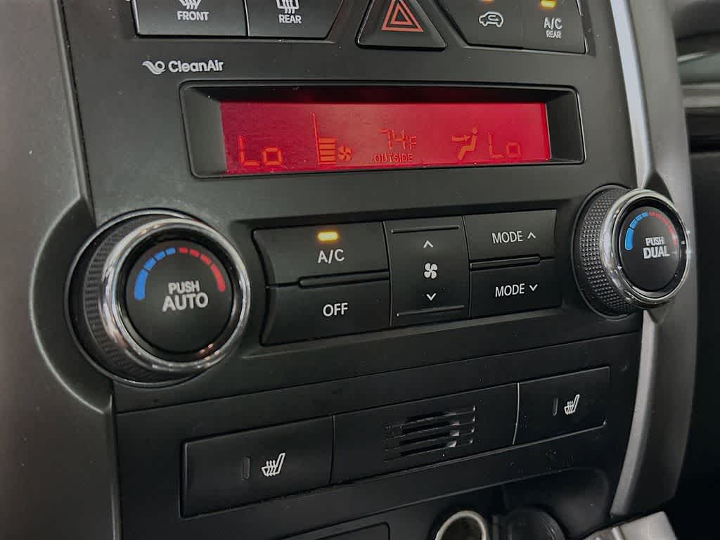 Thumbnail: 2011 Kia Sorento - 17