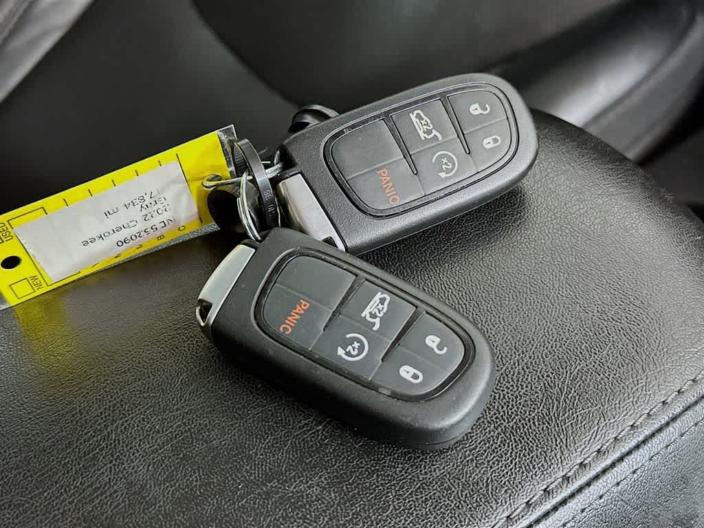 Thumbnail: 2022 Jeep Cherokee - 22