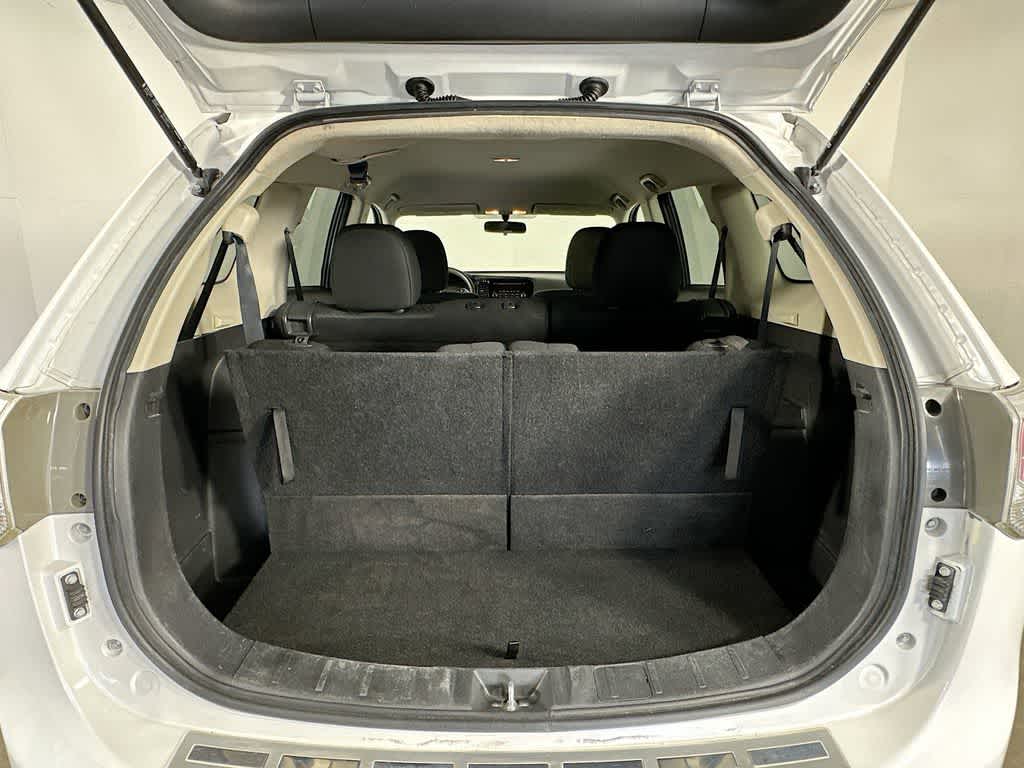 Thumbnail: 2014 Mitsubishi Outlander - 20
