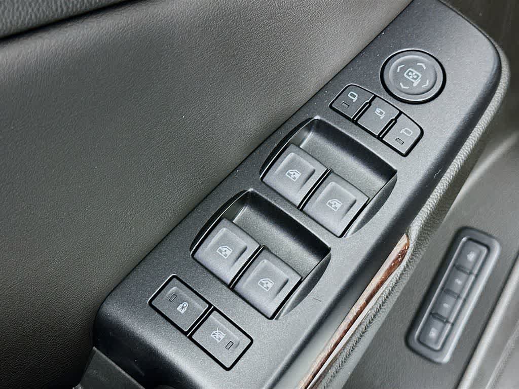 Thumbnail: 2019 GMC Yukon XL - 29