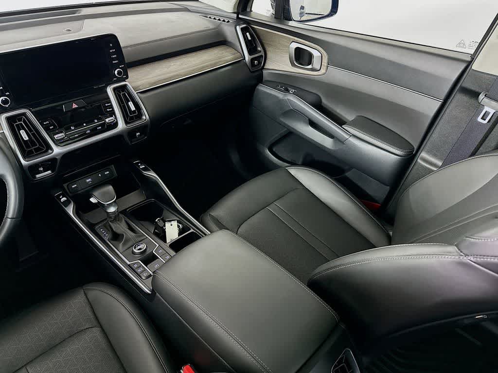 Thumbnail: 2023 Kia Sorento - 11