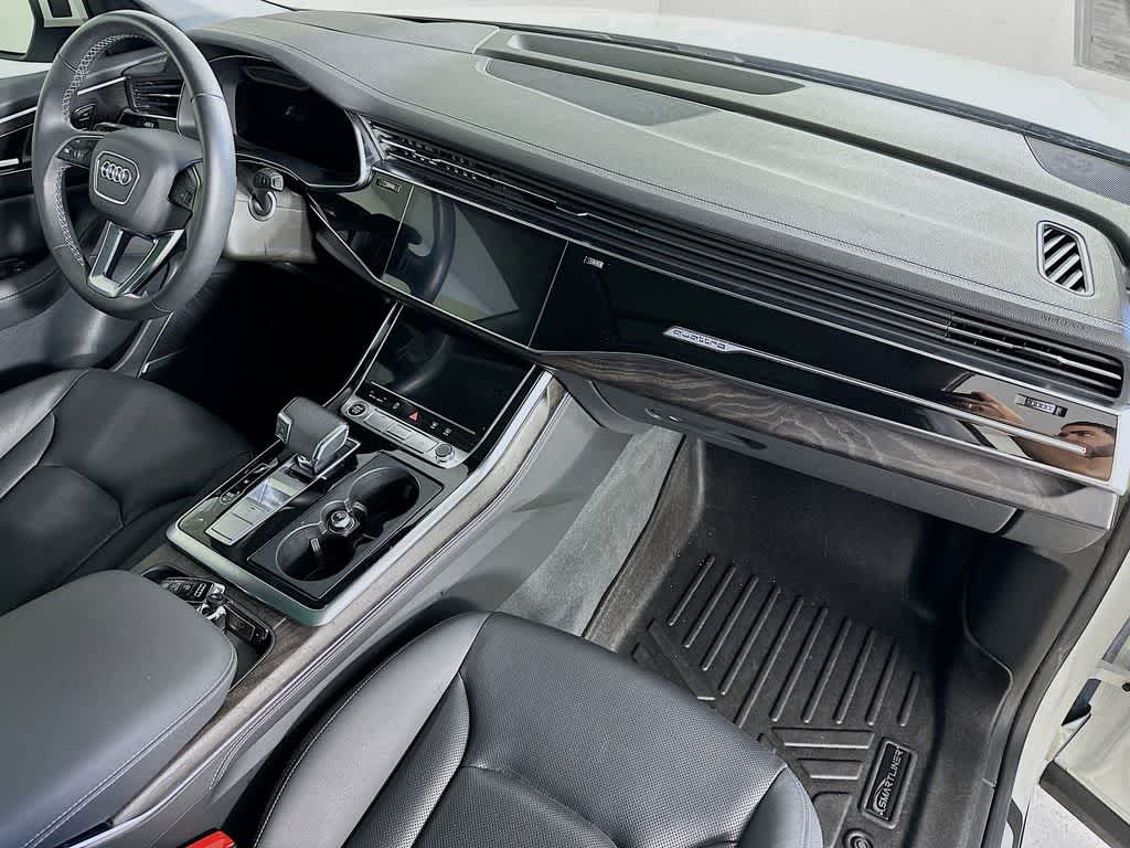 Thumbnail: 2023 Audi Q8 - 35