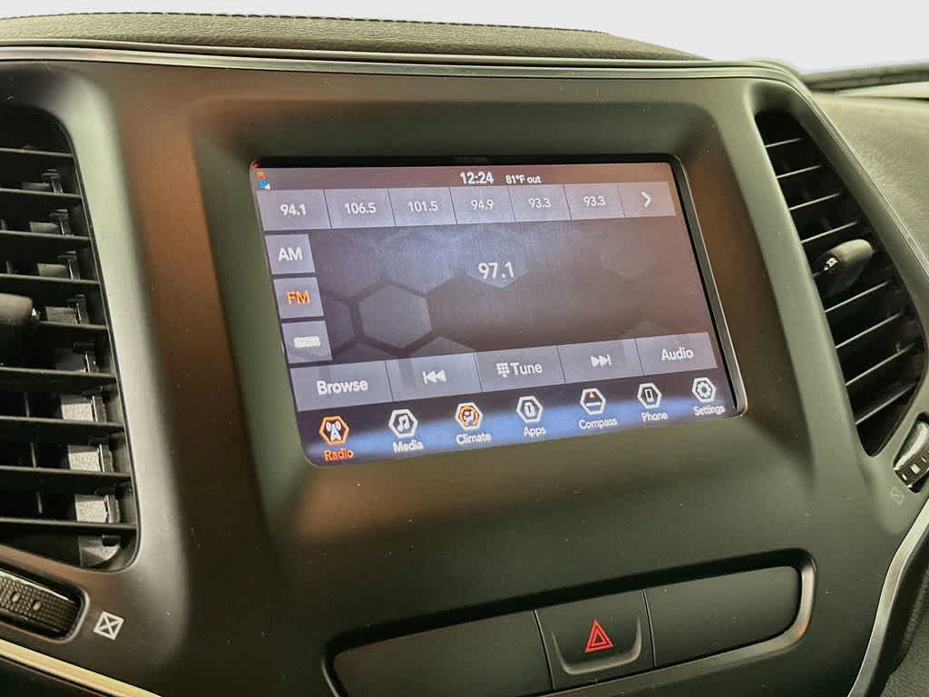 Thumbnail: 2019 Jeep Cherokee - 16