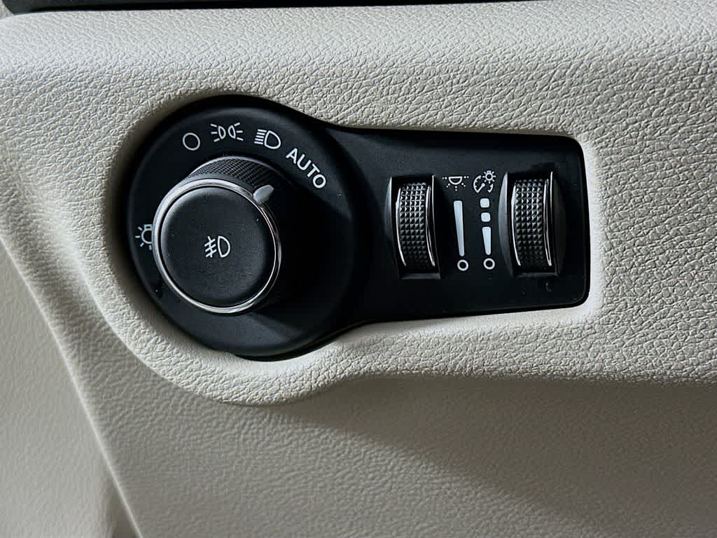 Thumbnail: 2024 Chrysler Pacifica - 27