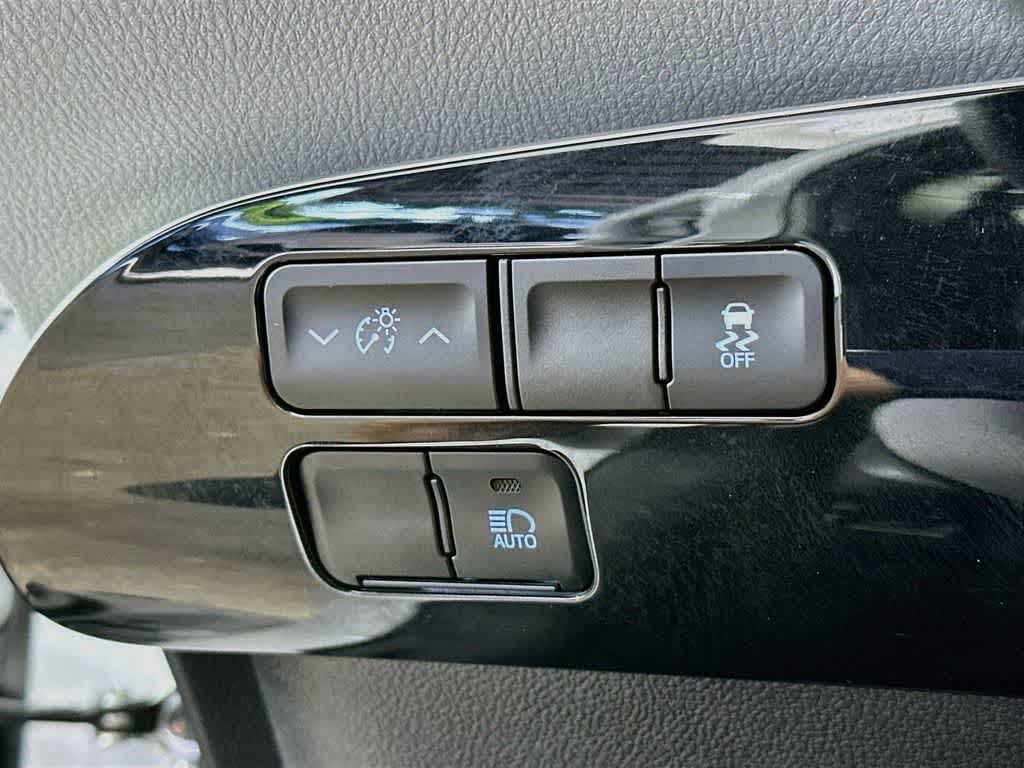 Thumbnail: 2021 Toyota Prius - 26
