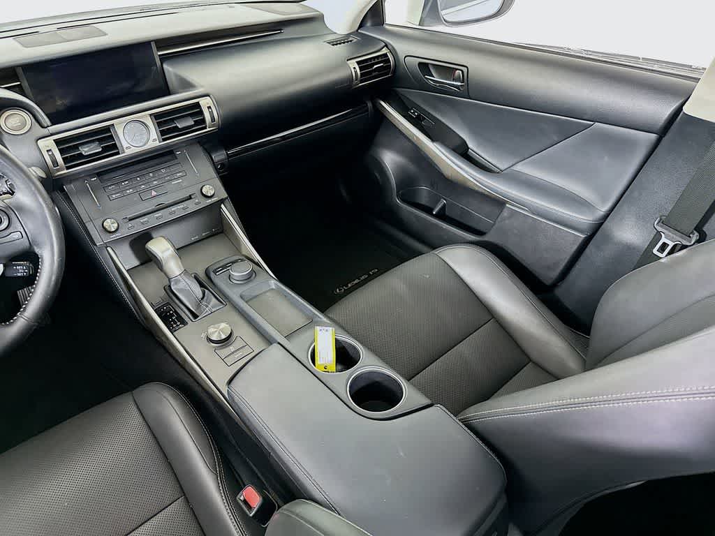 2016 Lexus IS 200t 11