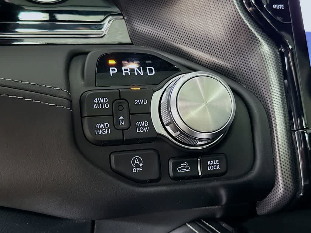 Thumbnail: 2025 RAM 1500 - 18