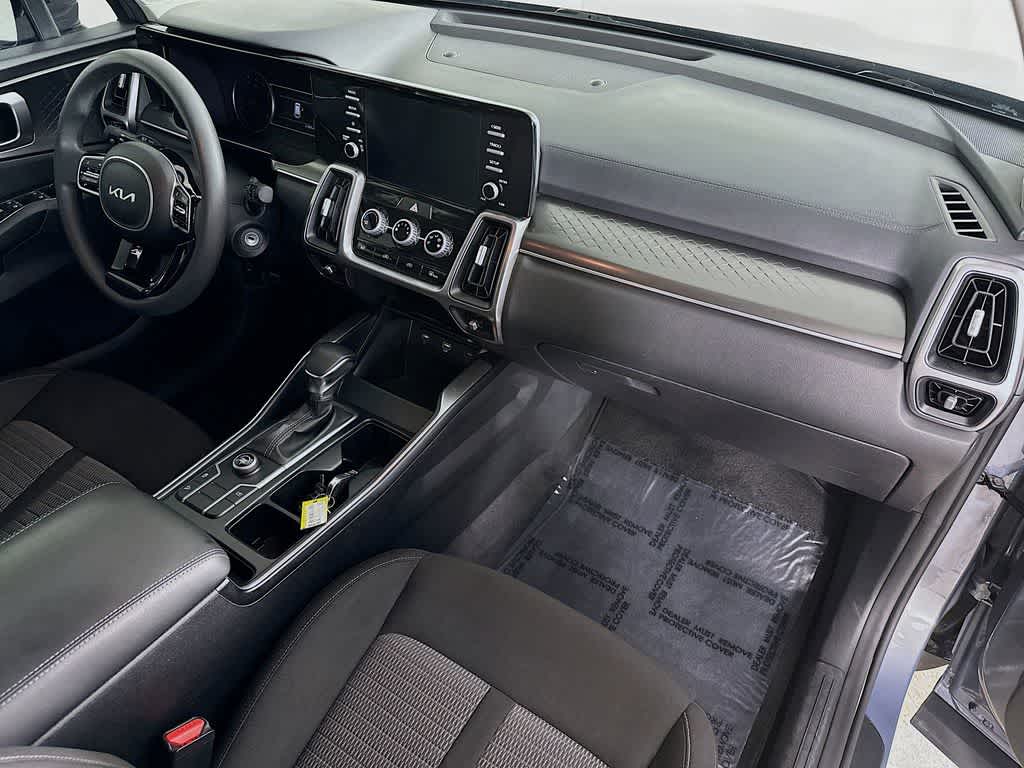 Thumbnail: 2023 Kia Sorento - 32