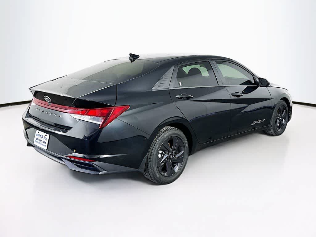 Thumbnail: 2022 Hyundai Elantra - 22