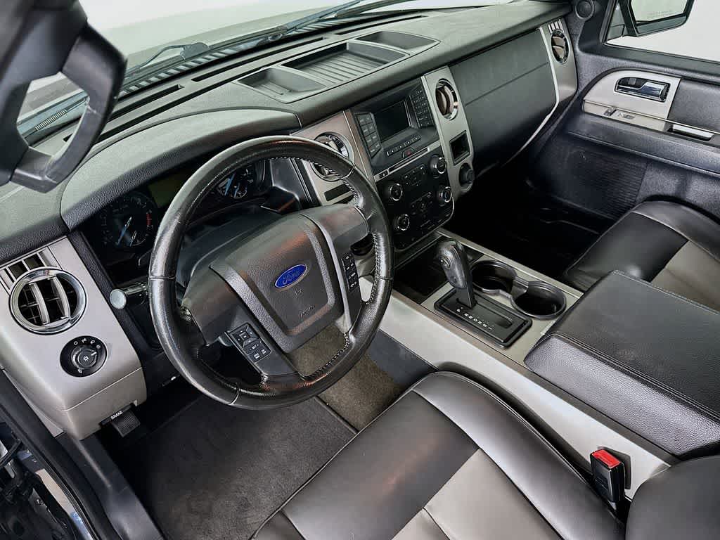 2016 Ford Expedition XLT 2