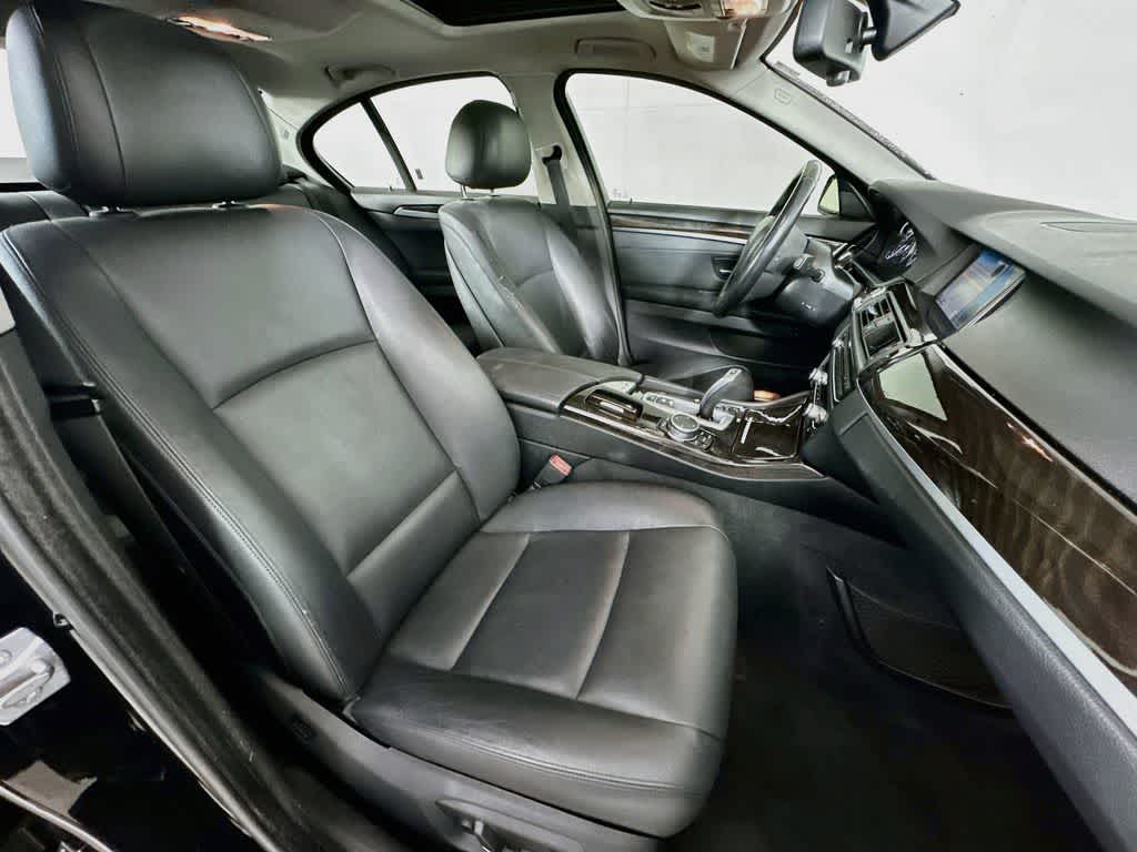 Thumbnail: 2015 BMW 5 Series - 15