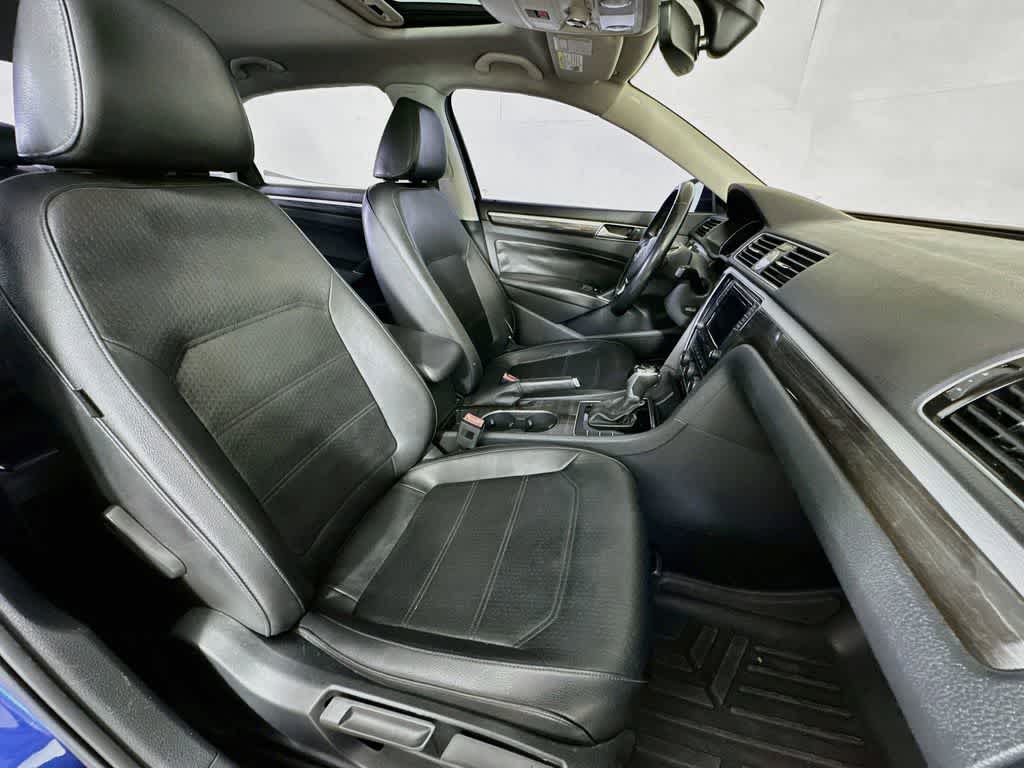 Thumbnail: 2016 Volkswagen Passat - 15