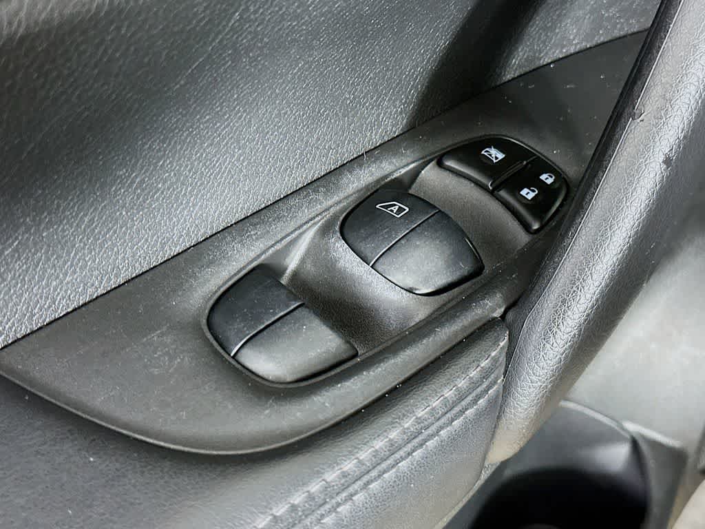 Thumbnail: 2017 Nissan Rogue Sport - 30