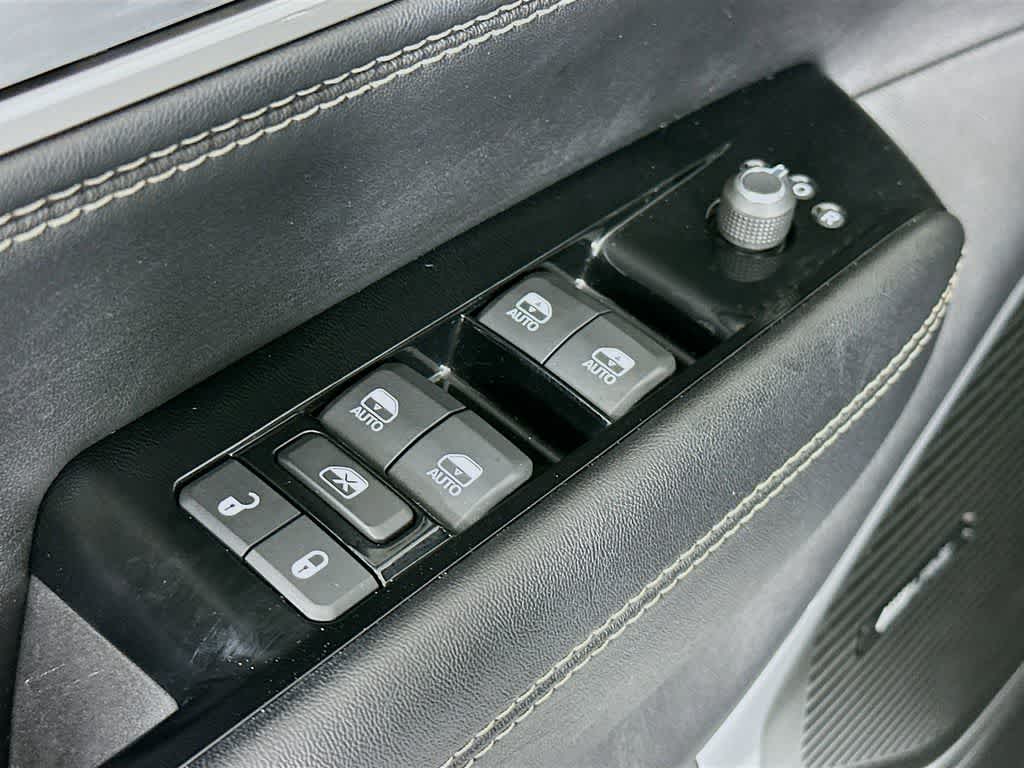 Thumbnail: 2023 Jeep Wagoneer - 29