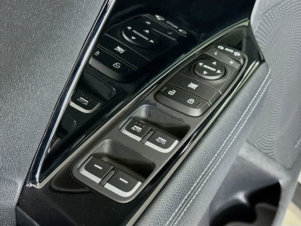 Thumbnail: 2022 Kia Niro - 29