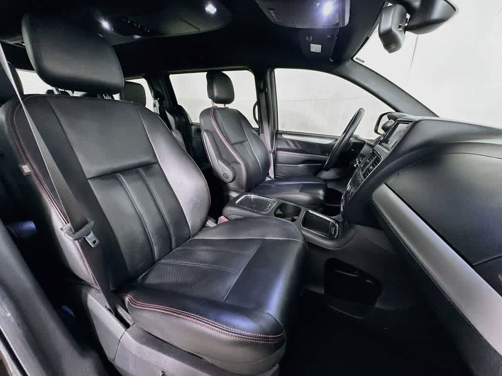 Thumbnail: 2019 Dodge Grand Caravan - 14