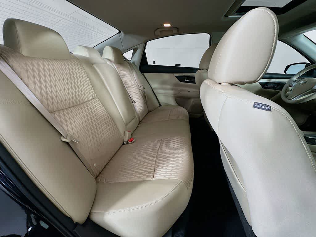 Thumbnail: 2017 Nissan Altima - 31