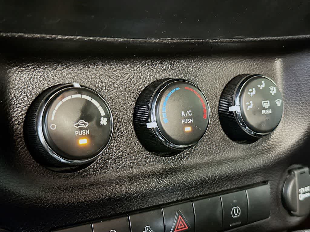 Thumbnail: 2016 Jeep Wrangler - 17