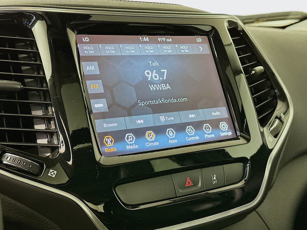 Thumbnail: 2022 Jeep Cherokee - 17