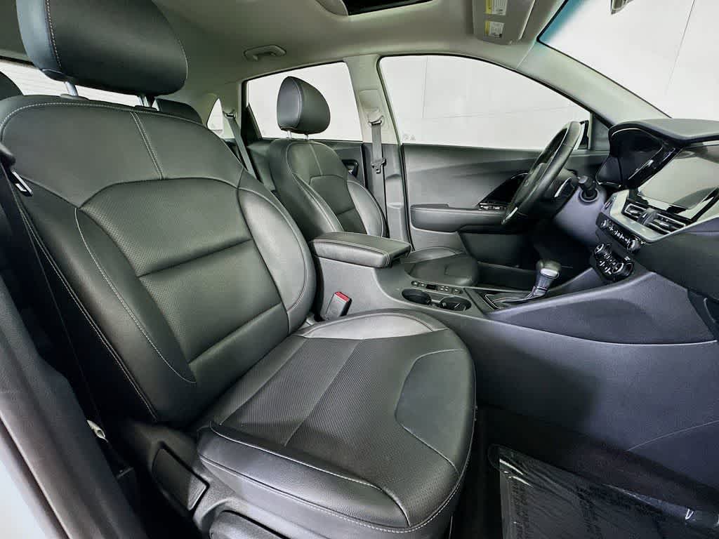 Thumbnail: 2022 Kia Niro - 14