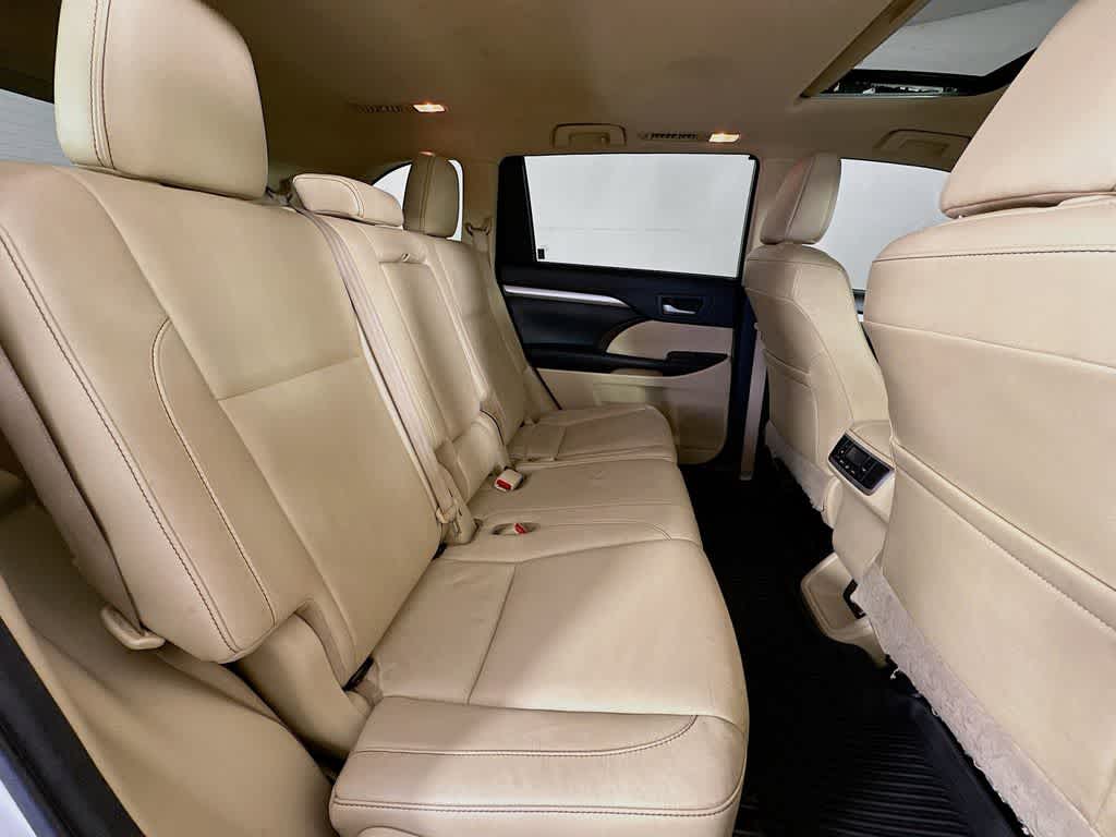 Thumbnail: 2017 Toyota Highlander - 33