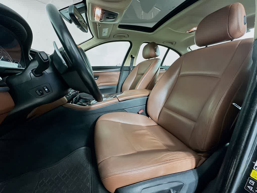 Thumbnail: 2016 BMW 5 Series - 12