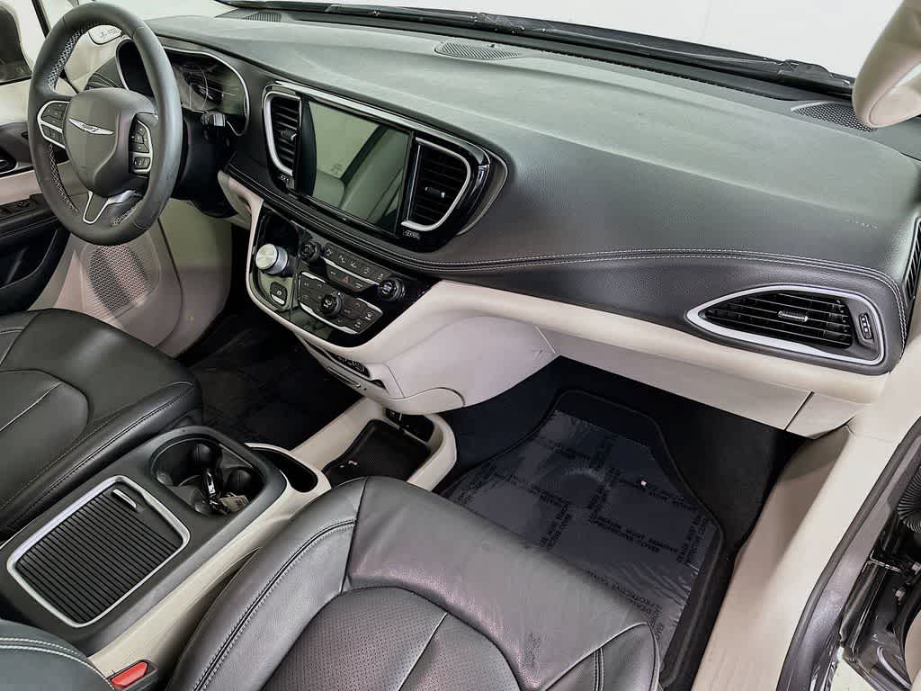 Thumbnail: 2022 Chrysler Pacifica - 32