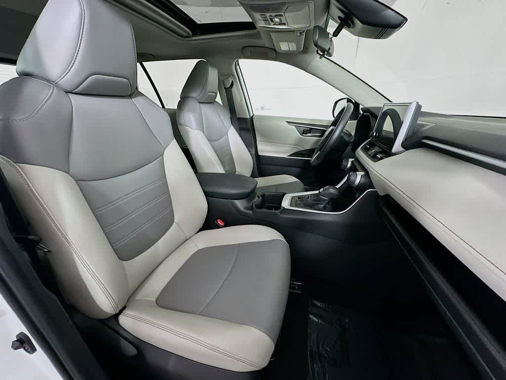 Thumbnail: 2023 Toyota RAV4 - 15