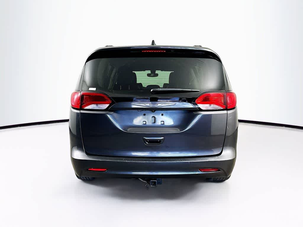 Thumbnail: 2021 Chrysler Voyager - 5