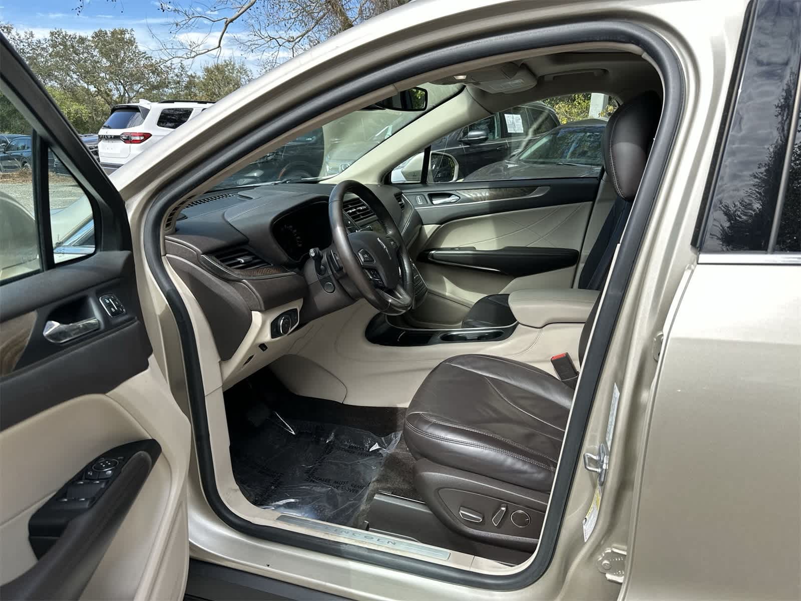 Thumbnail: 2017 Lincoln MKC - 2