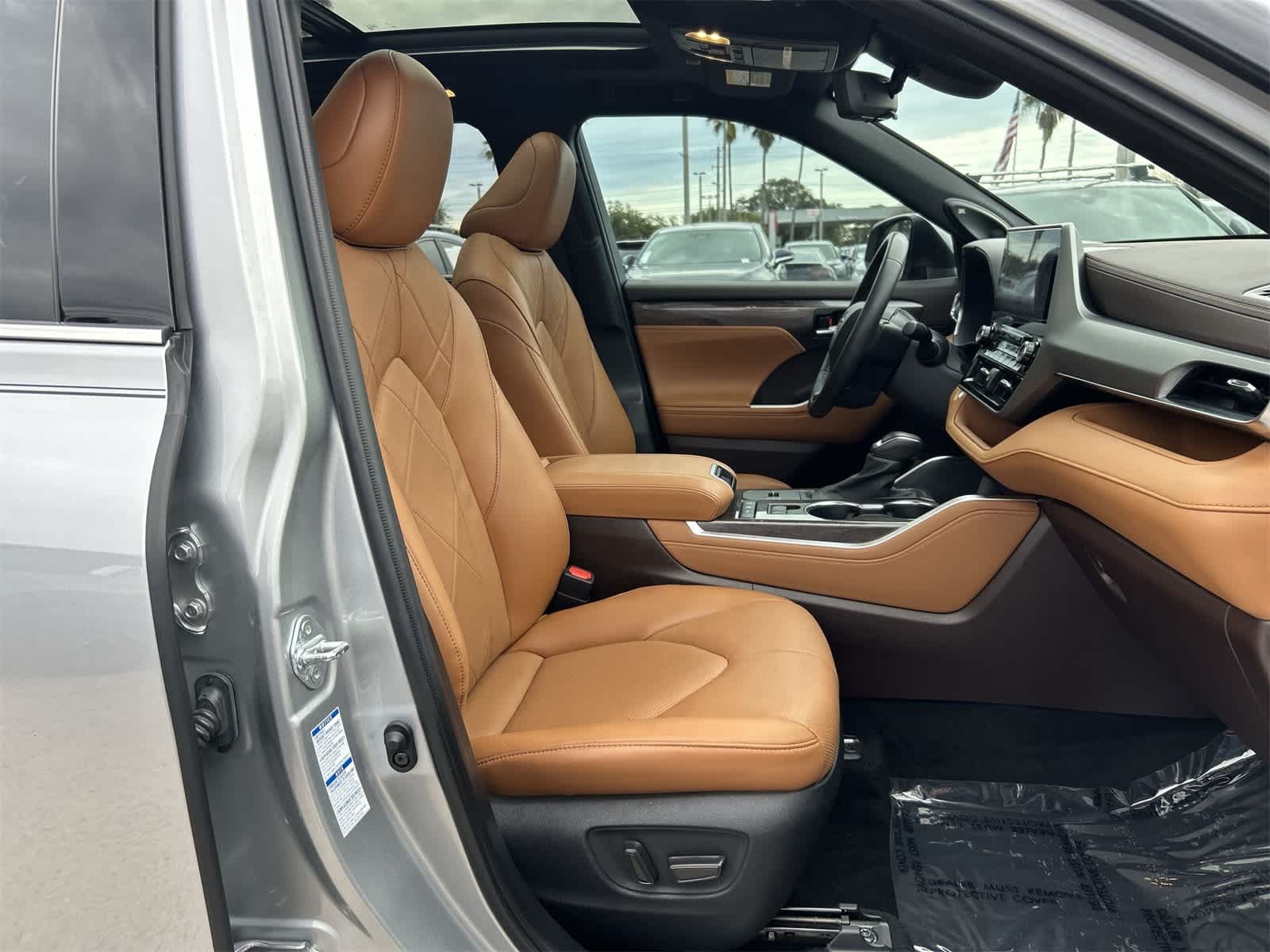 Thumbnail: 2021 Toyota Highlander - 14