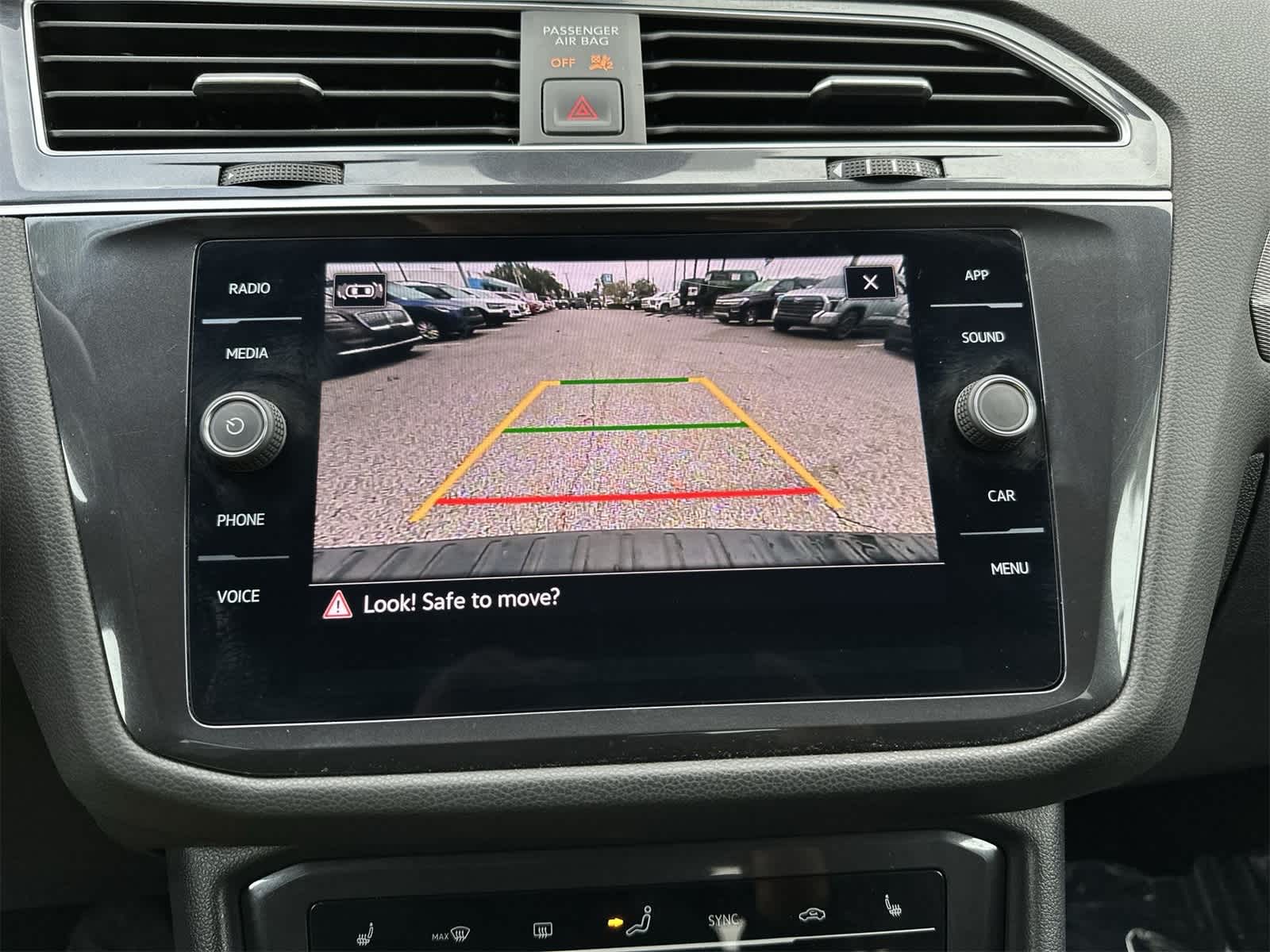 Thumbnail: 2024 Volkswagen Tiguan - 17